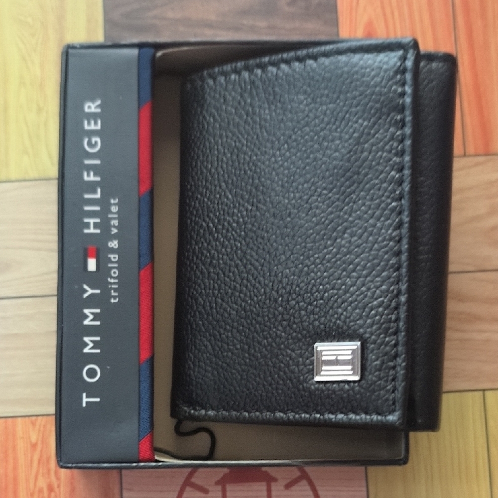 Tommy Hilfiger Black Leather Key Holder